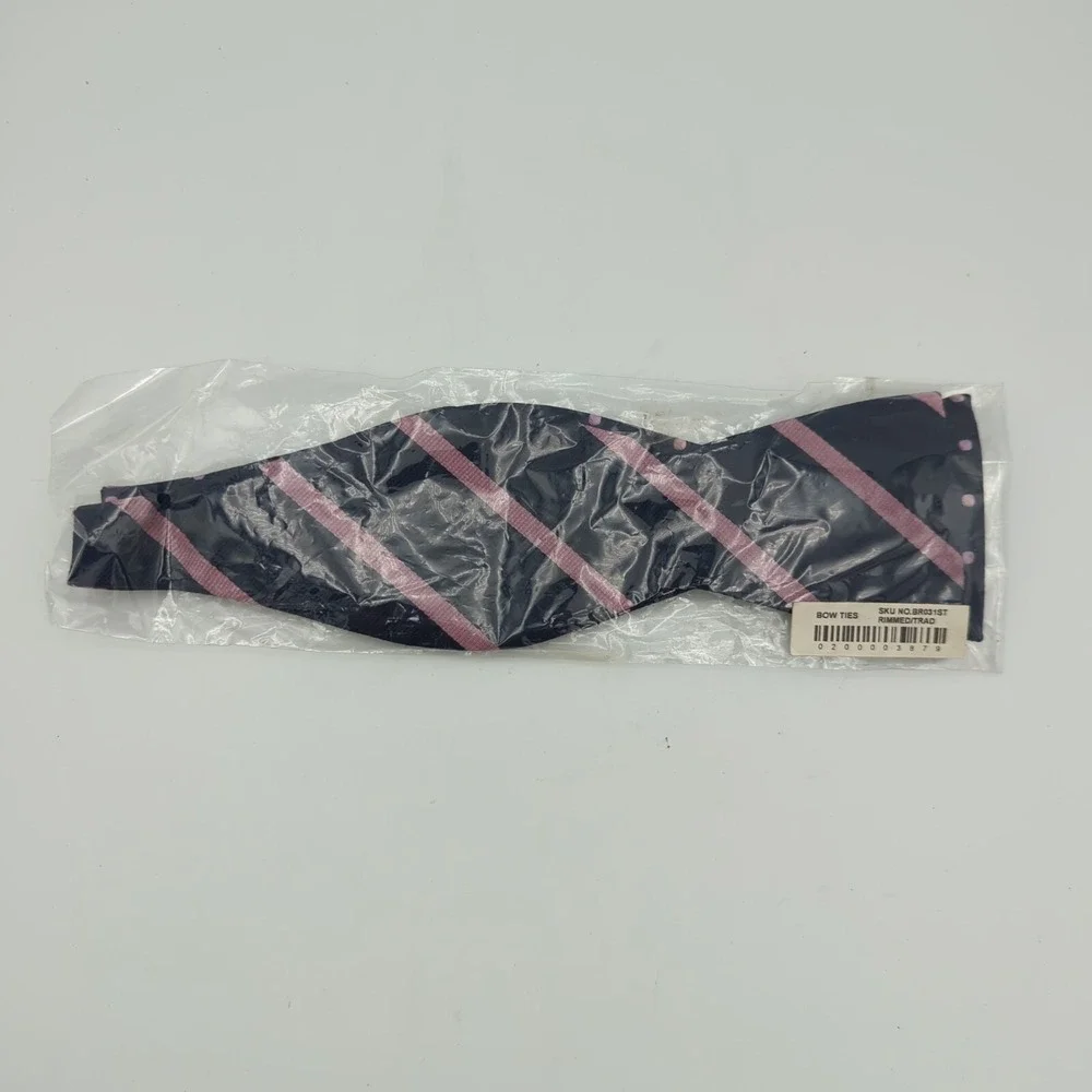 The tie bar Mens Bow tie 100% Silk Trad Stripe Navy Blue NWOT